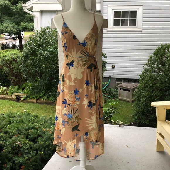 ASTR The Label asymmetrical wrap floral dress NWOT - Picture 4 of 8